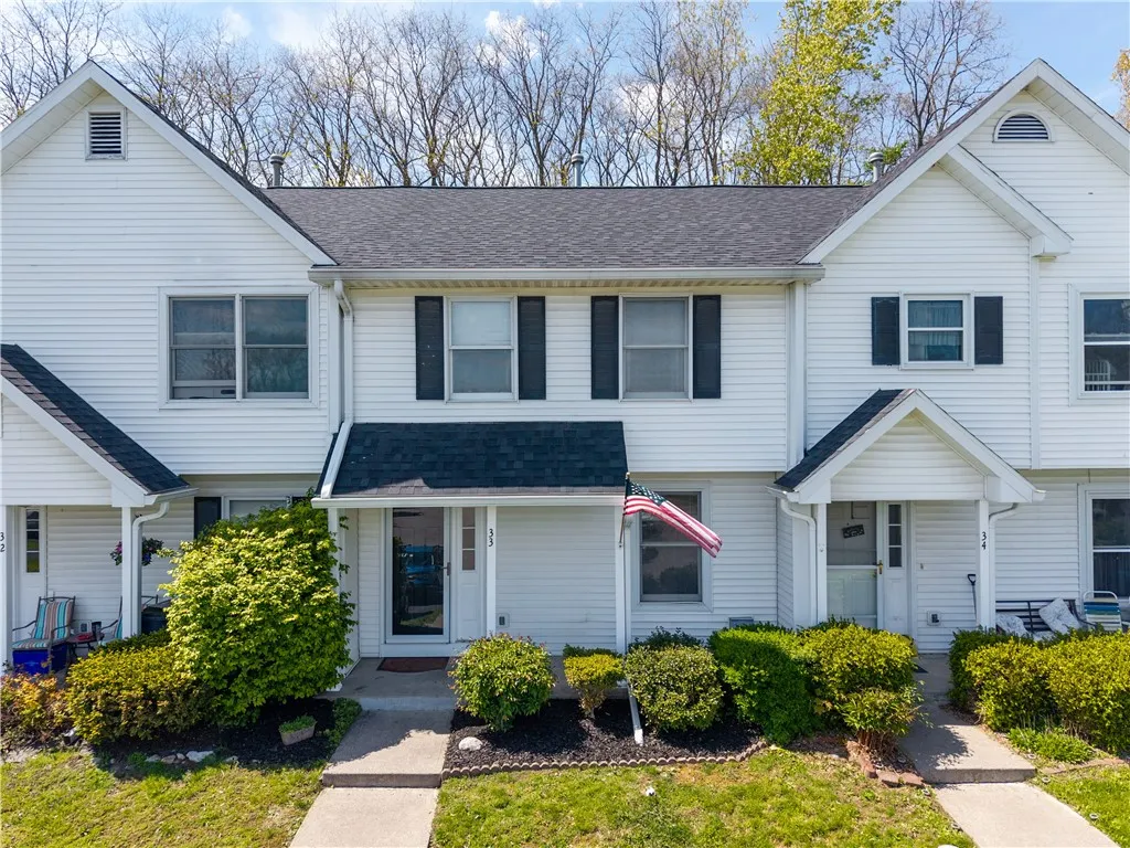 Property at 33 Old Meadow Court, Livonia, NY 14487