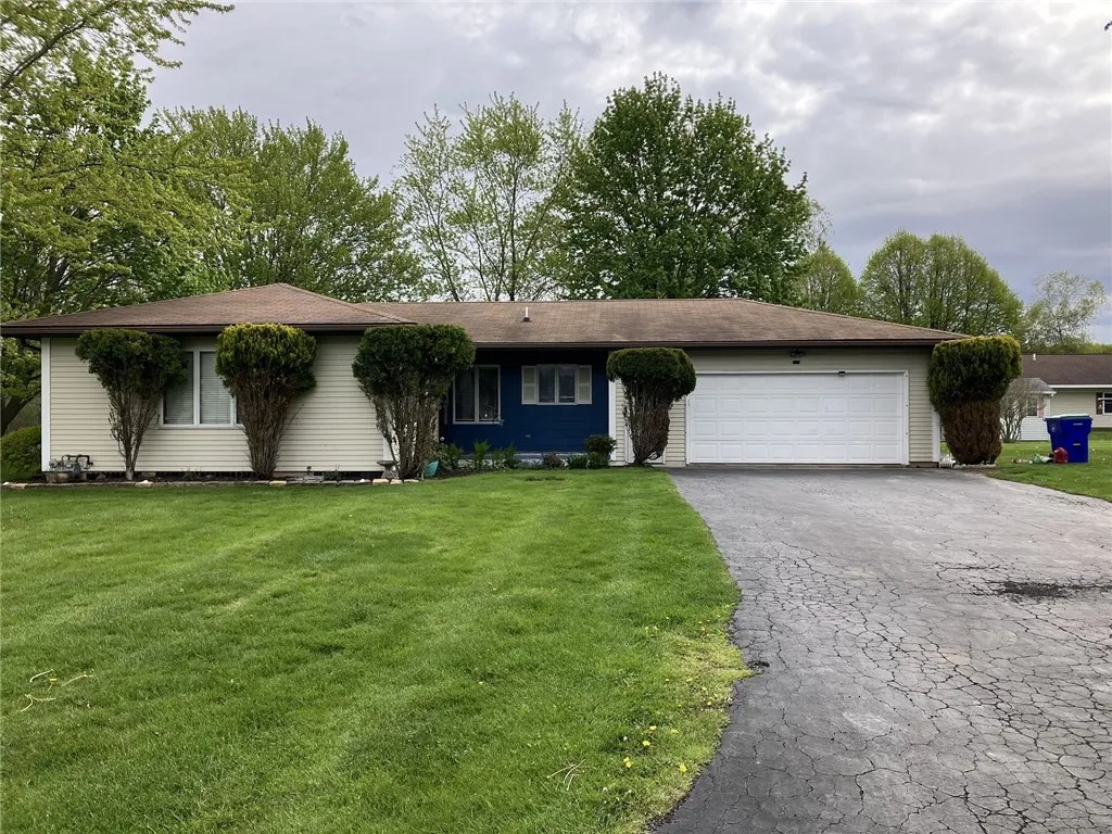 Property at 102 Eastview Drive, Shelby, NY 14103