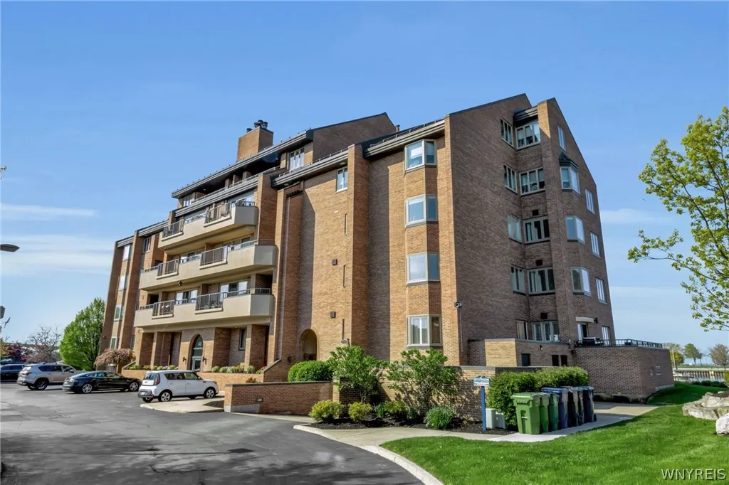 Property at 40 Waterfront Circle, Buffalo, NY 14202