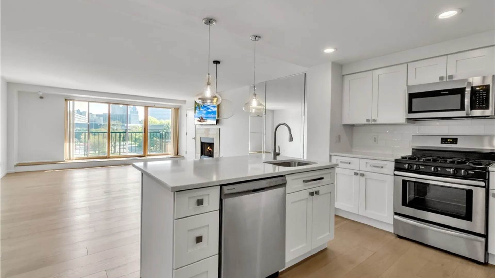 Property at 40 Waterfront Circle, Buffalo, NY 14202 6