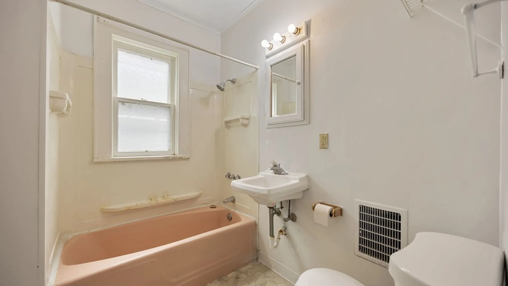 Property at 1016 Lancaster Avenue, Syracuse, NY 13210 24