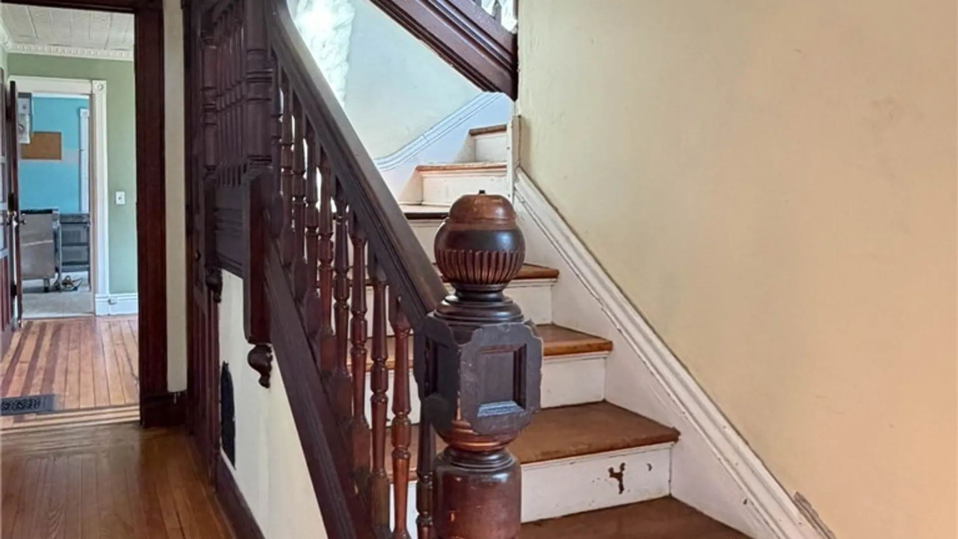 Property at 1129 Summit Place, Utica, NY 13501 5