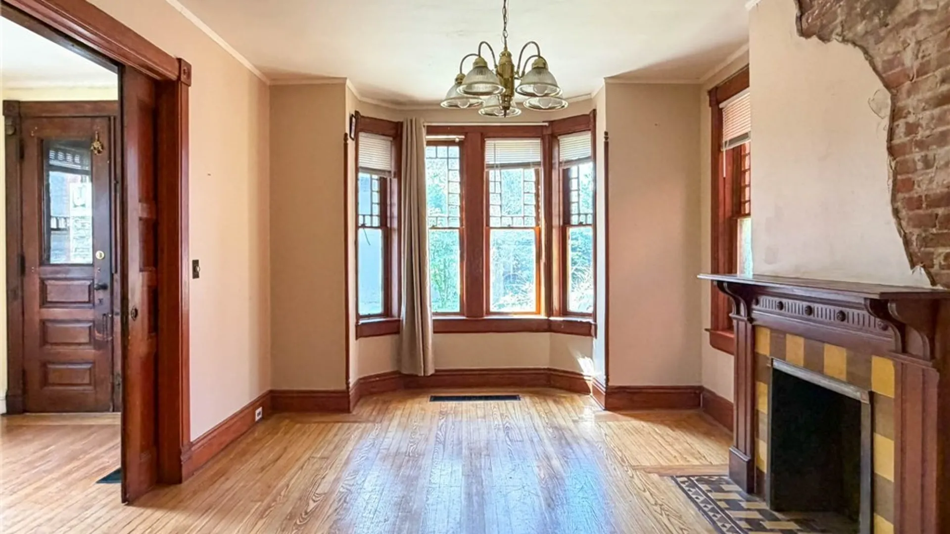 Property at 1129 Summit Place, Utica, NY 13501 6