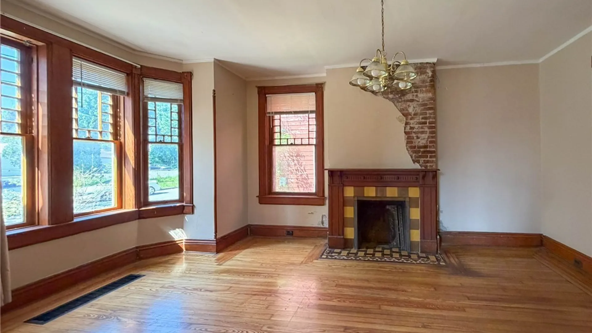 Property at 1129 Summit Place, Utica, NY 13501 7