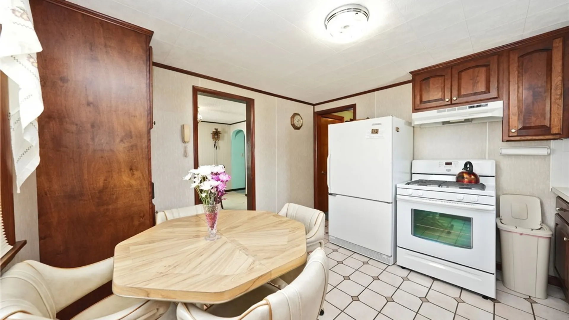 Property at 51 Orchard Avenue, Hamburg, NY 14219 3