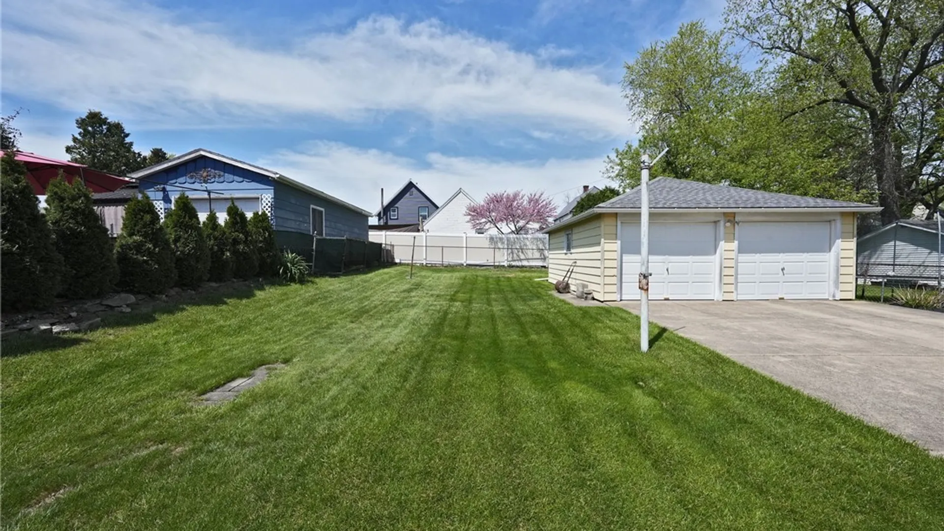 Property at 51 Orchard Avenue, Hamburg, NY 14219 22