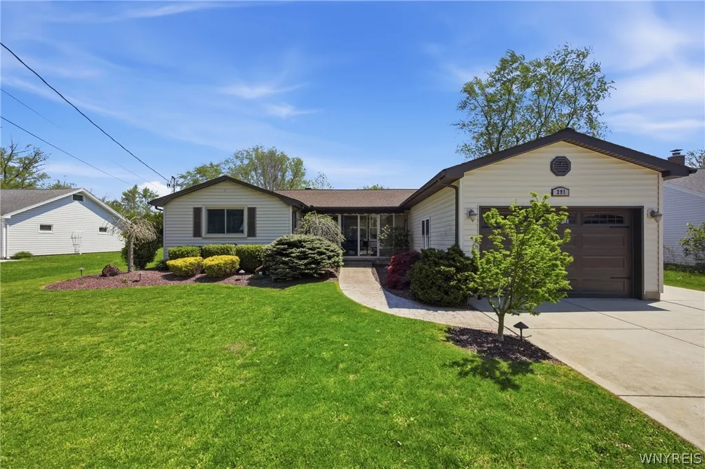 Property at 291 Seneca Place, Lancaster, NY 14086
