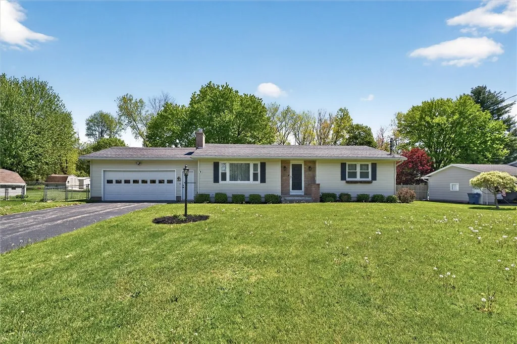 Property at 11 Drumlin Drive, Macedon, NY 14502