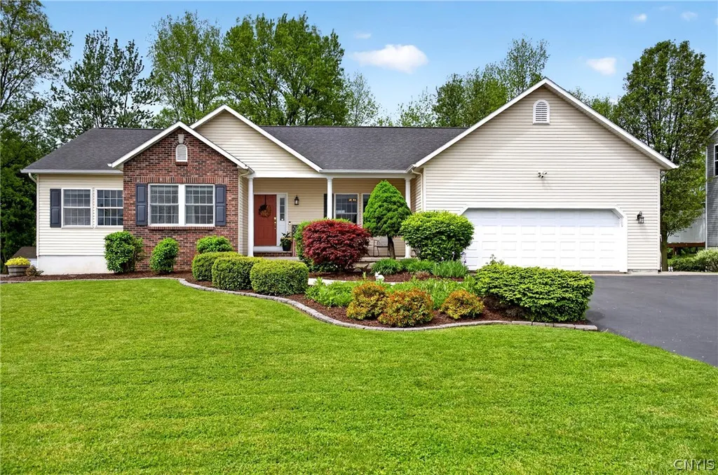Property at 139 Golden Meadows Way, Camillus, NY 13164