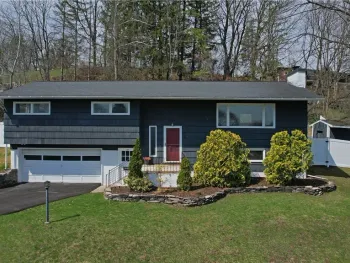 Property at 104 Ardsley Drive, DeWitt, NY 13214