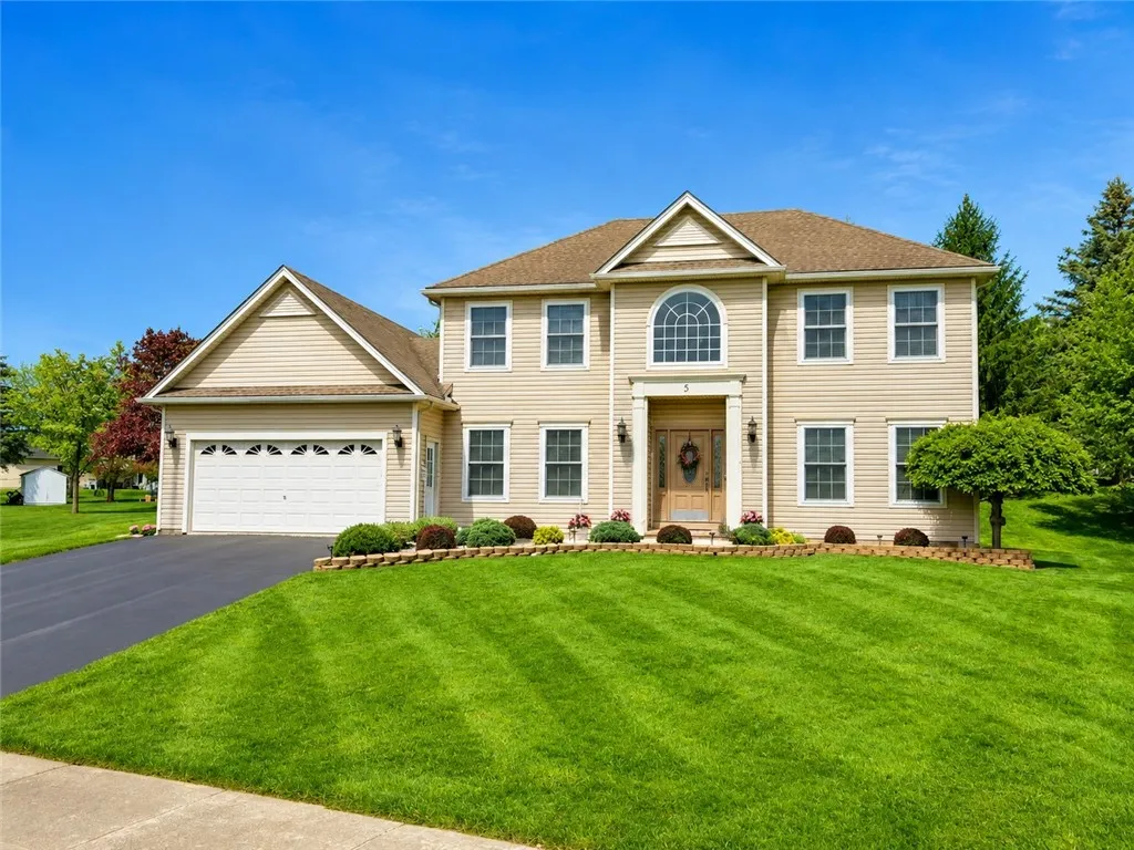 Property at 5 Royce Drive, Riga, NY 14428