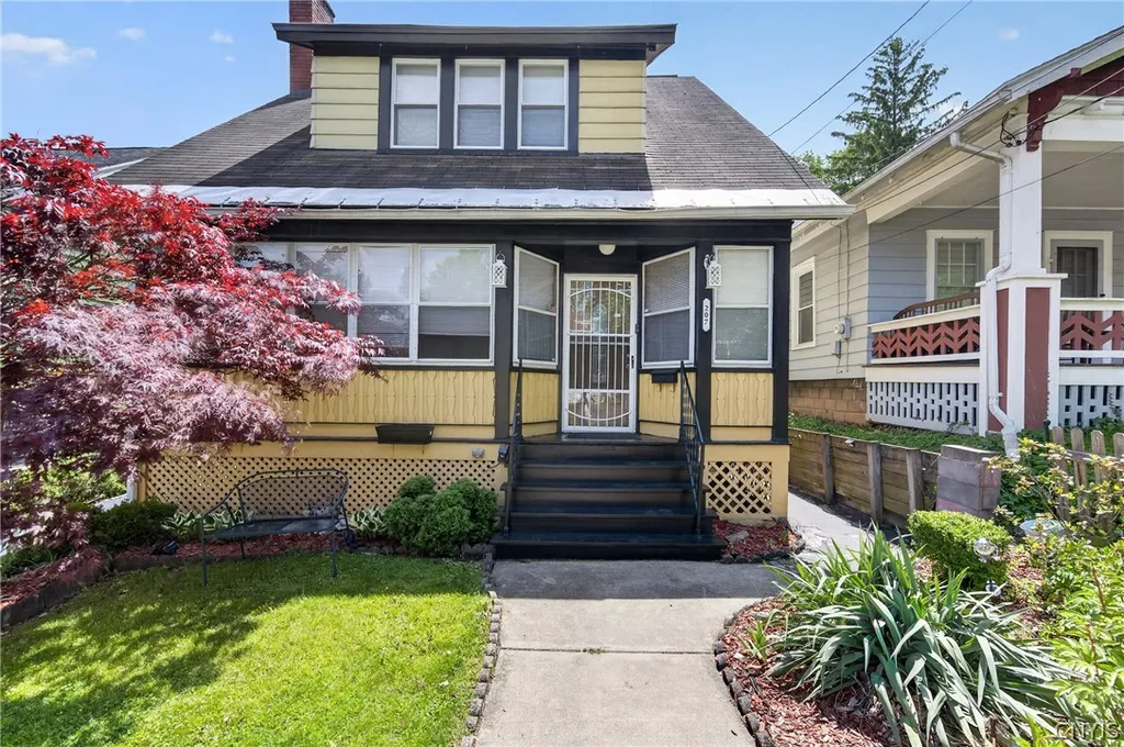 Property at 207 Parkway Drive, Syracuse, NY 13207