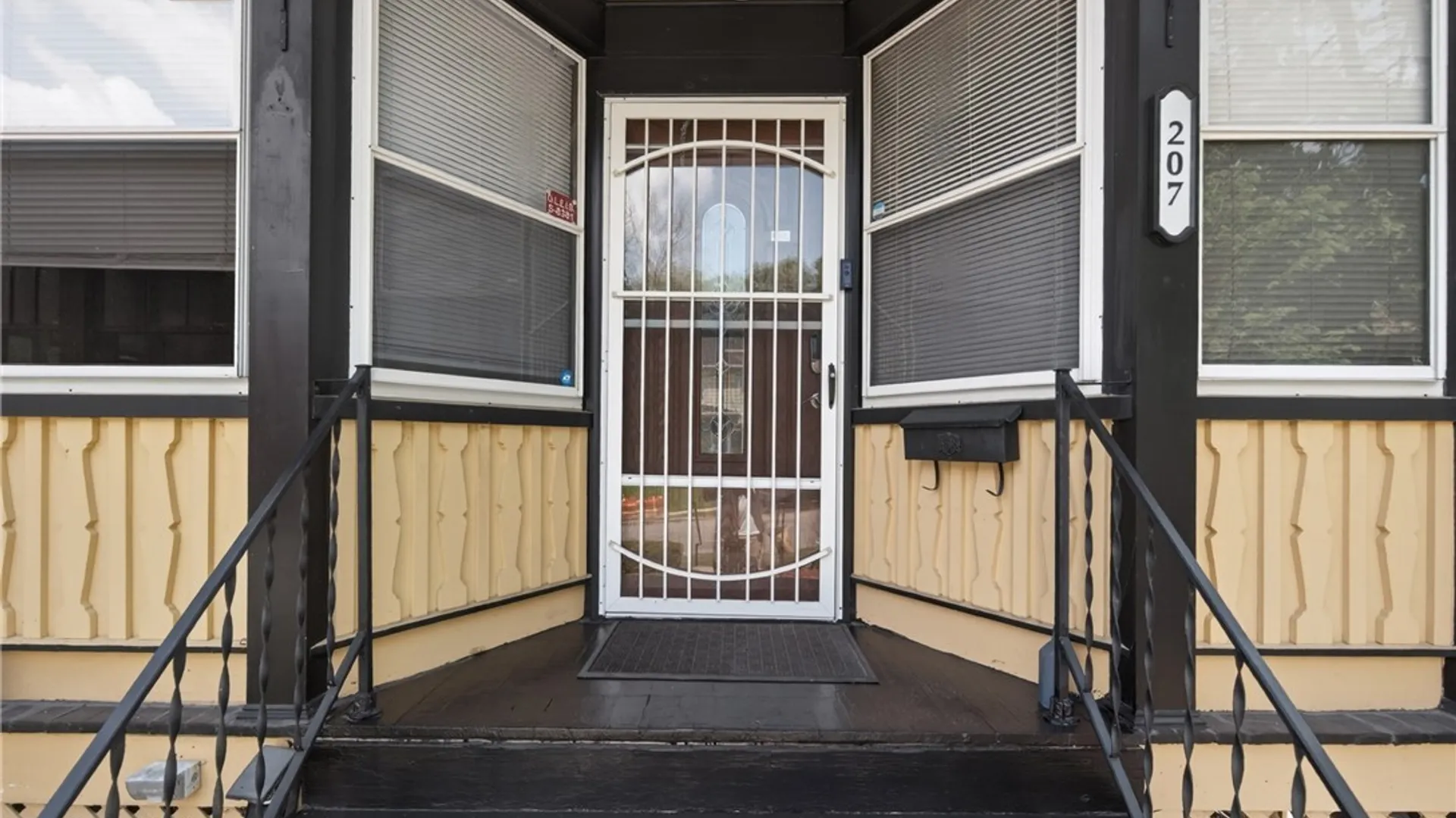 Property at 207 Parkway Drive, Syracuse, NY 13207 4