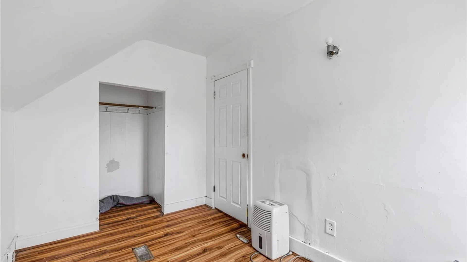 Property at 165 Glenwood Avenue, Buffalo, NY 14208 15