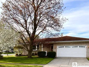 Property at 4 Oakwood Drive, Cheektowaga, NY 14227