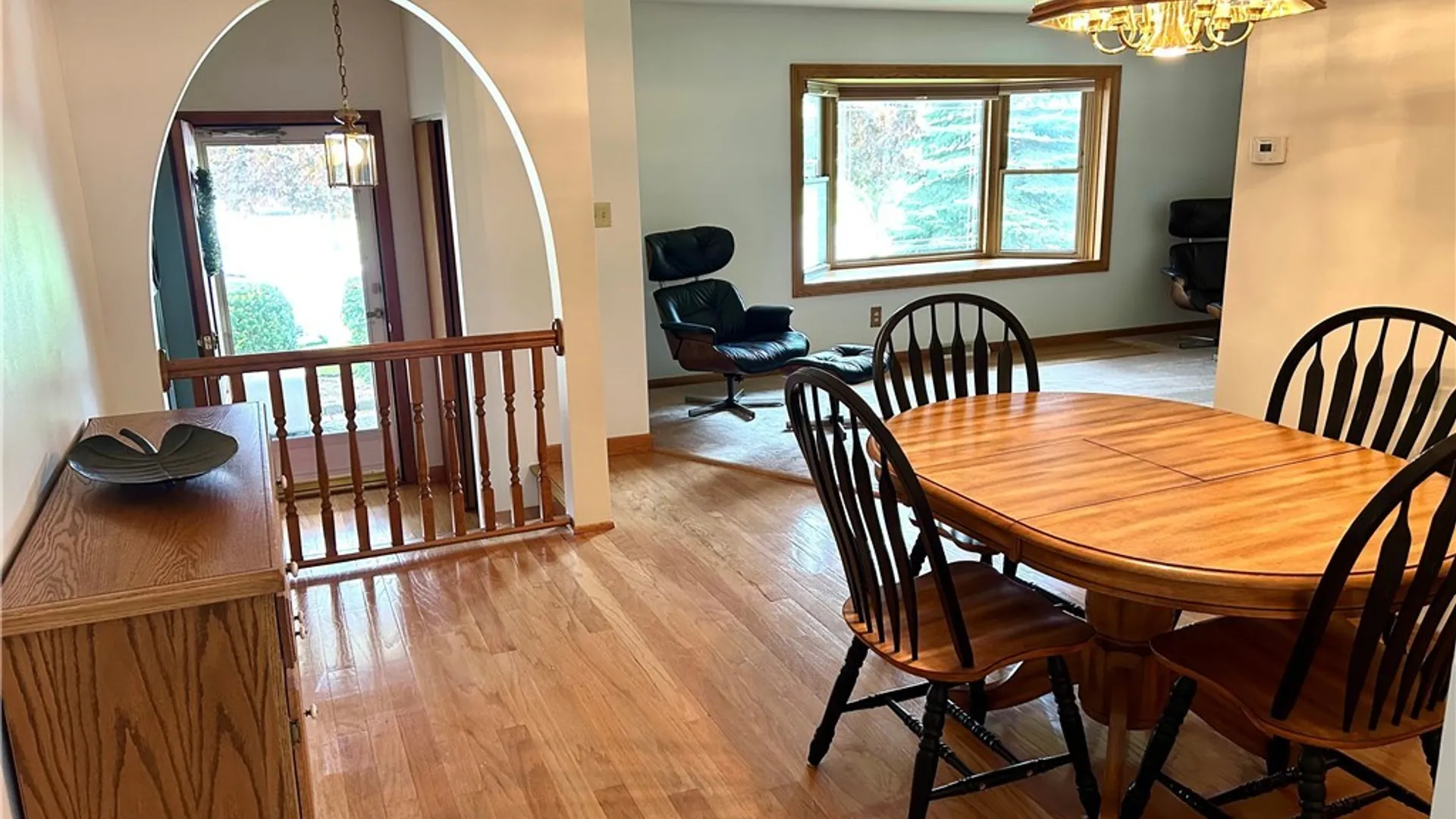 Property at 4 Oakwood Drive, Cheektowaga, NY 14227 5