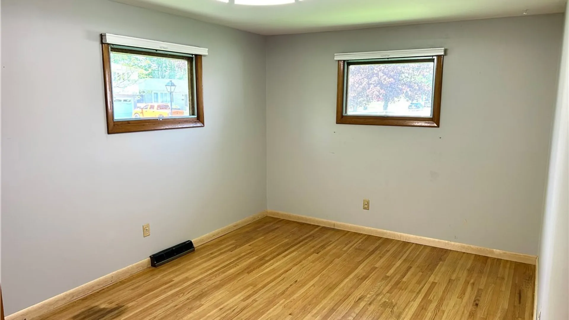 Property at 4 Oakwood Drive, Cheektowaga, NY 14227 17