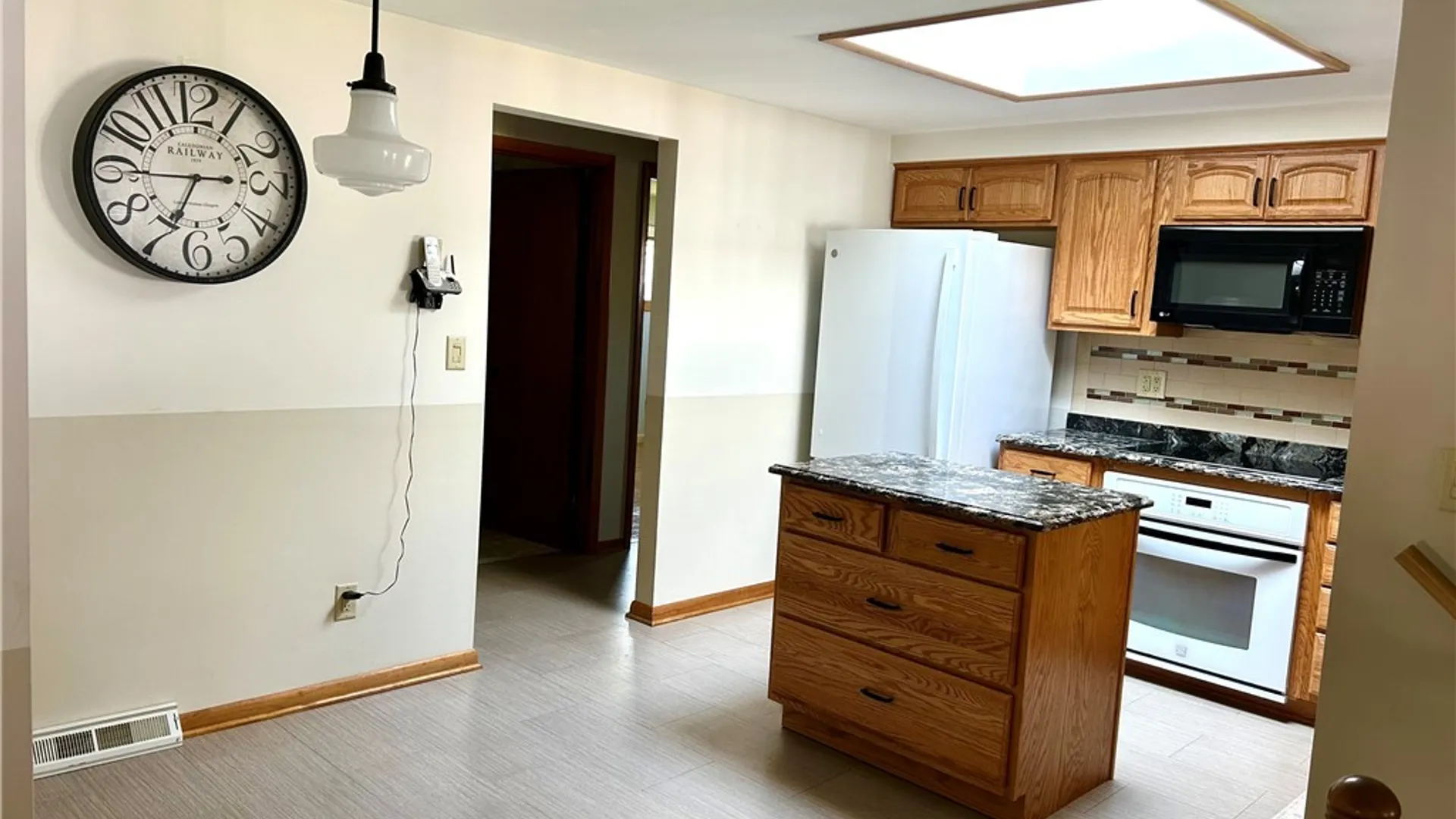 Property at 4 Oakwood Drive, Cheektowaga, NY 14227 25