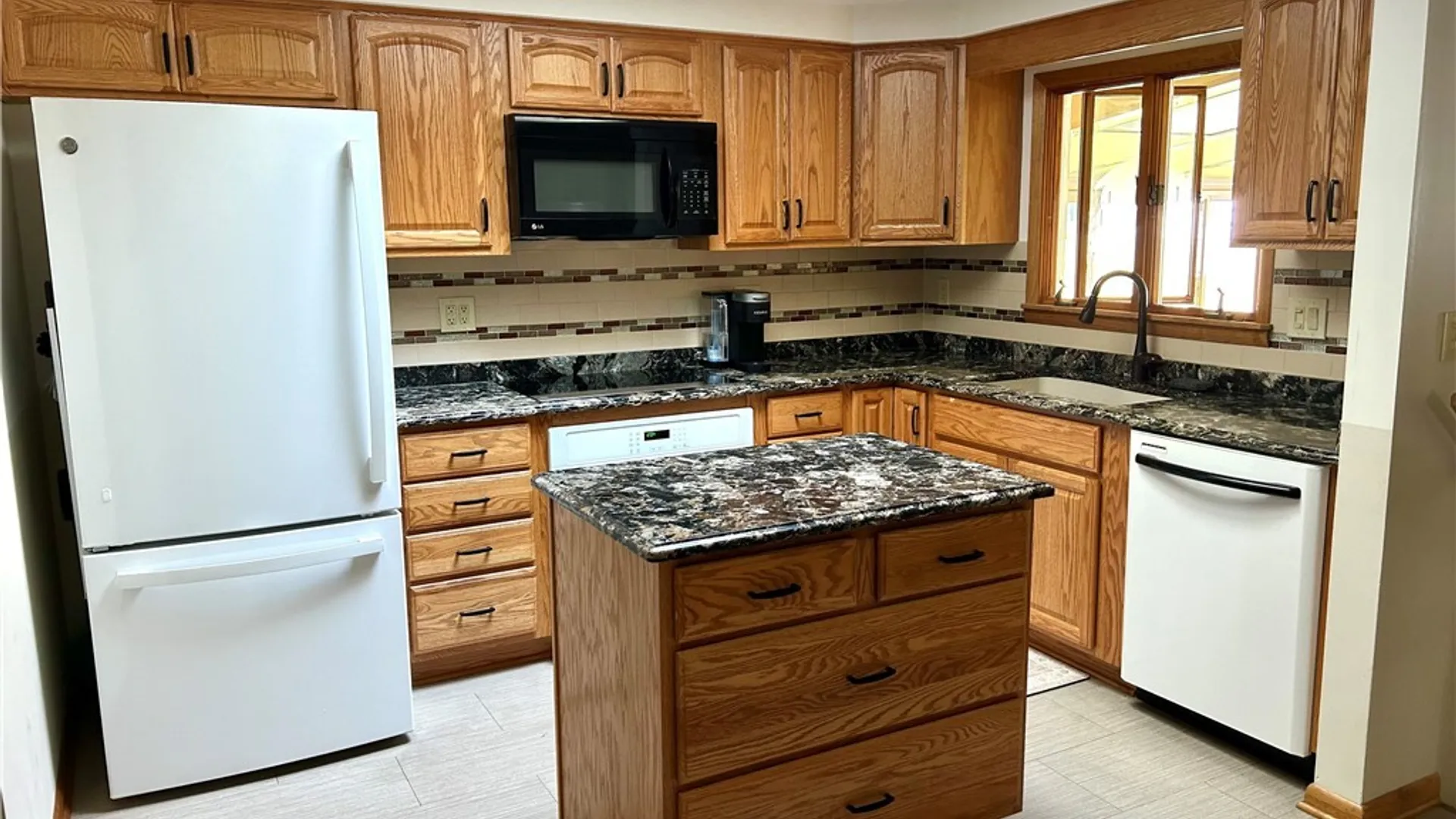 Property at 4 Oakwood Drive, Cheektowaga, NY 14227 26