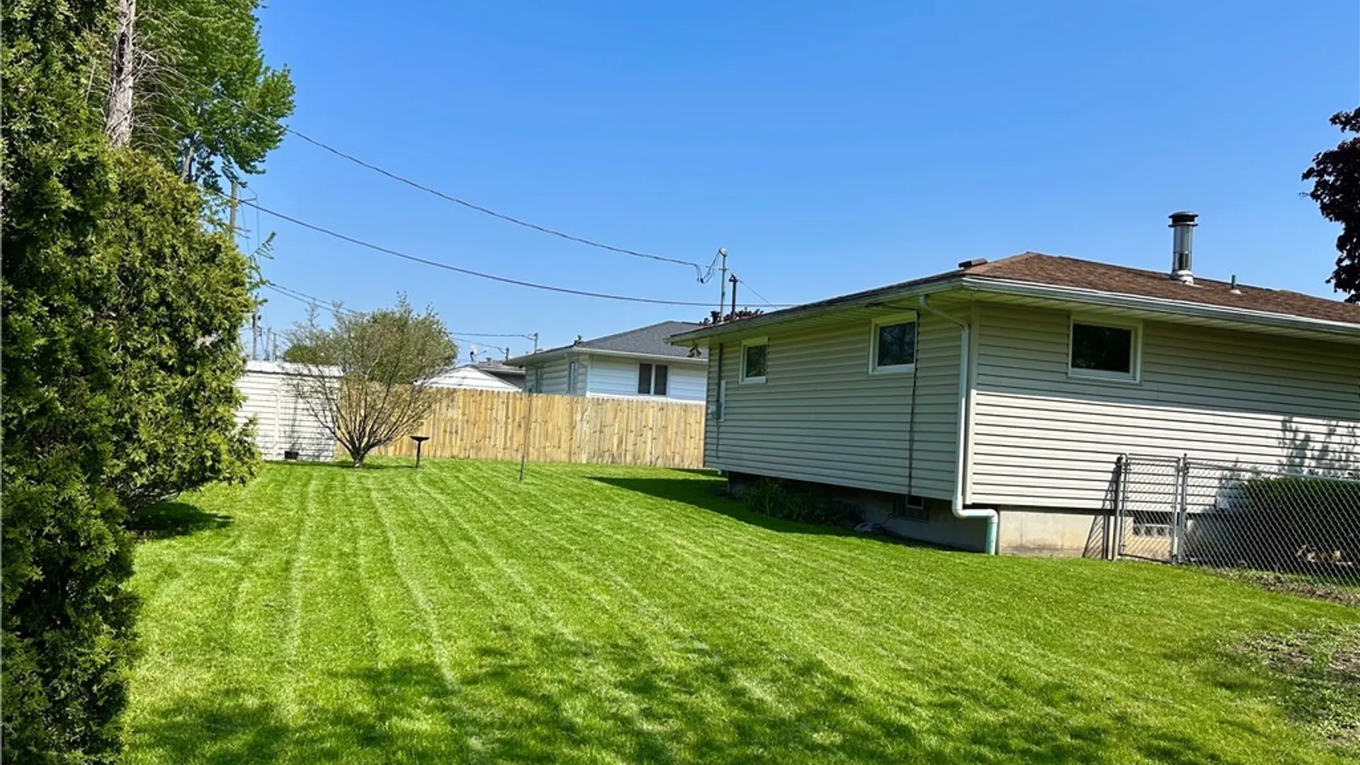 Property at 4 Oakwood Drive, Cheektowaga, NY 14227 27