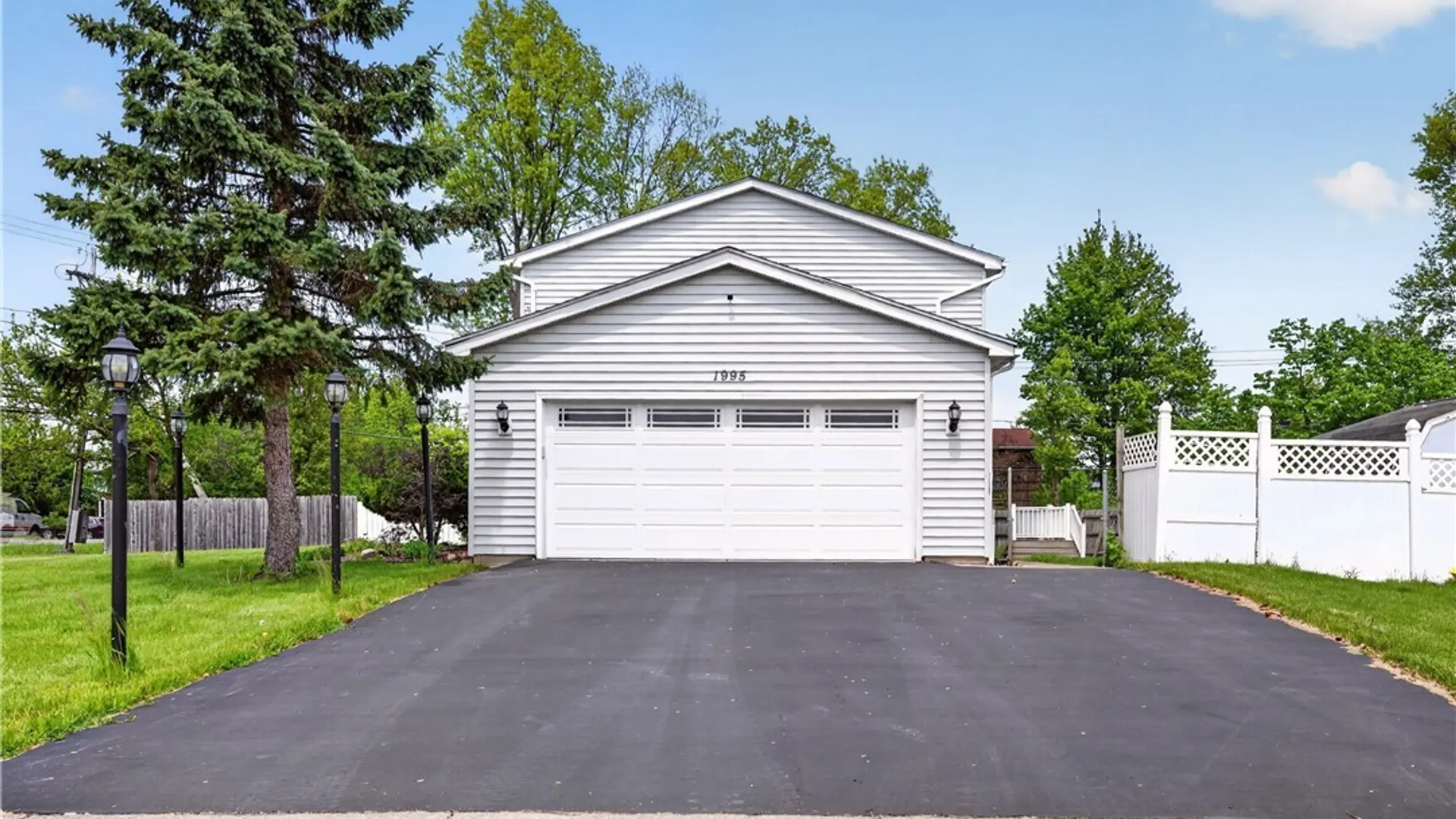Property at 1995 Creekside Drive, Grand Island, NY 14072 3