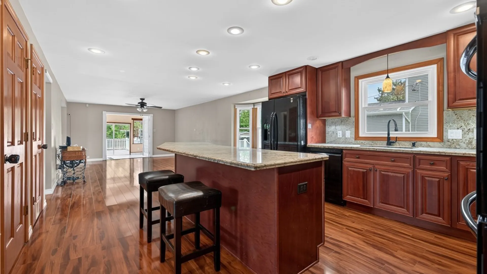 Property at 1995 Creekside Drive, Grand Island, NY 14072 4