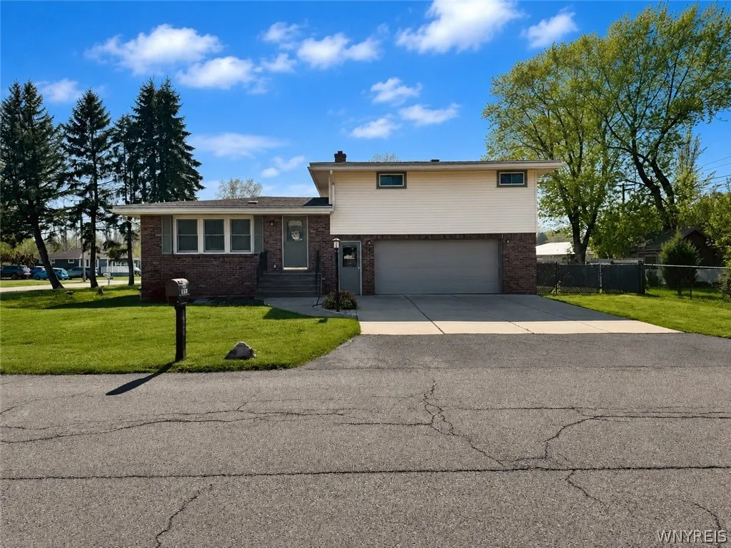 Property at 1626 S Bend Lane, Hamburg, NY 14085