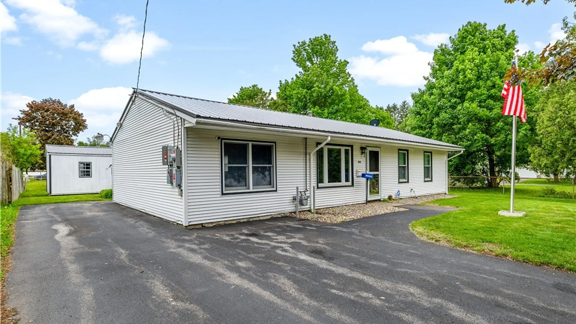 Property at 402 Richmond Road, Utica, NY 13502 3