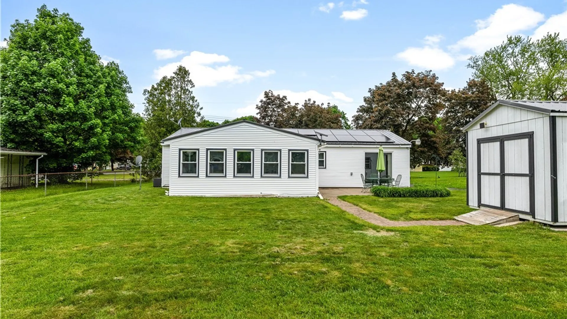 Property at 402 Richmond Road, Utica, NY 13502 4