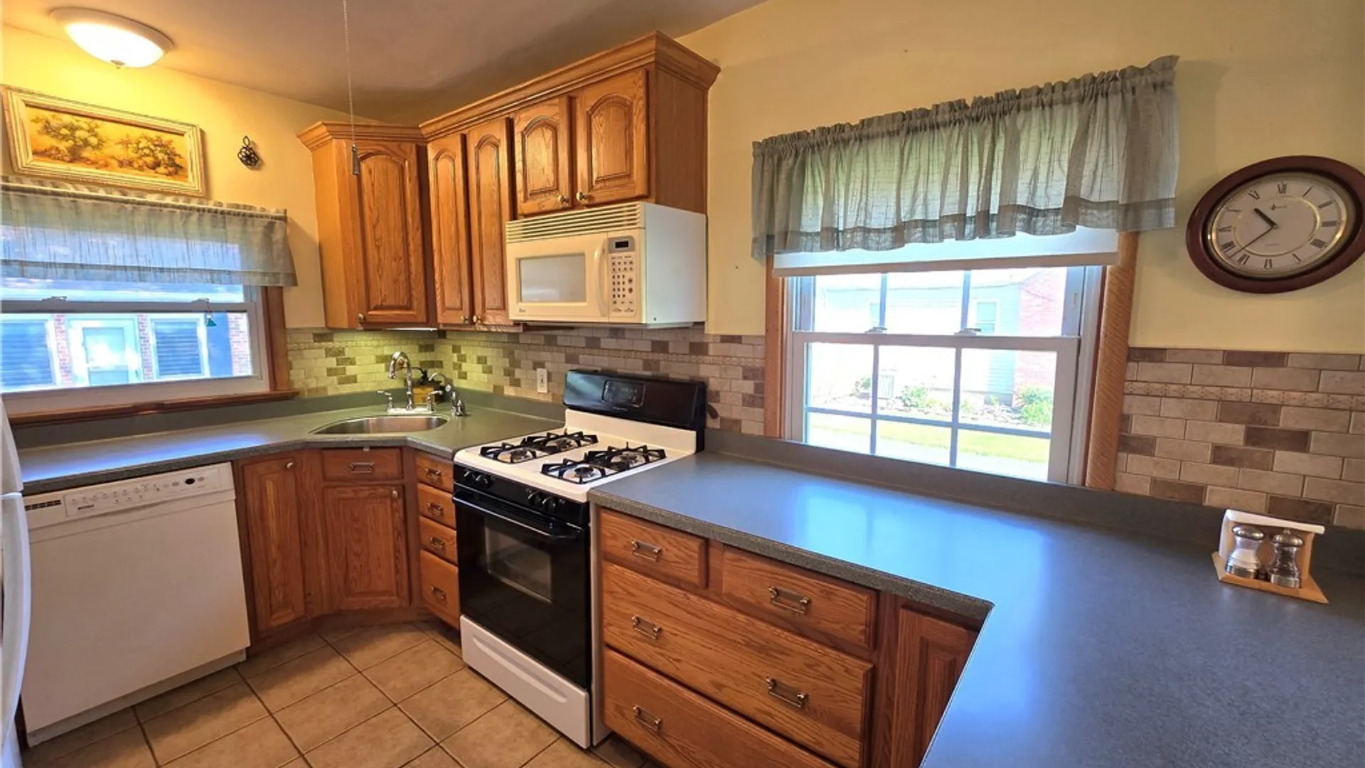 Property at 3730 James Street, Hamburg, NY 14219 3