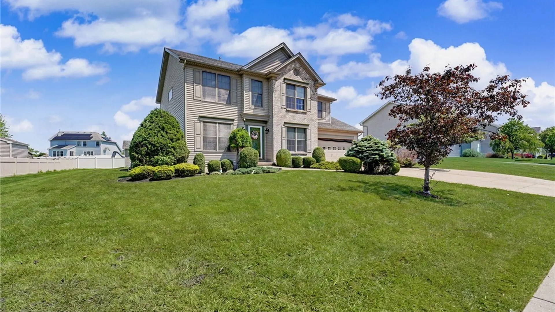 Property at 2322 Hobblebush Lane, Hamburg, NY 14085 4