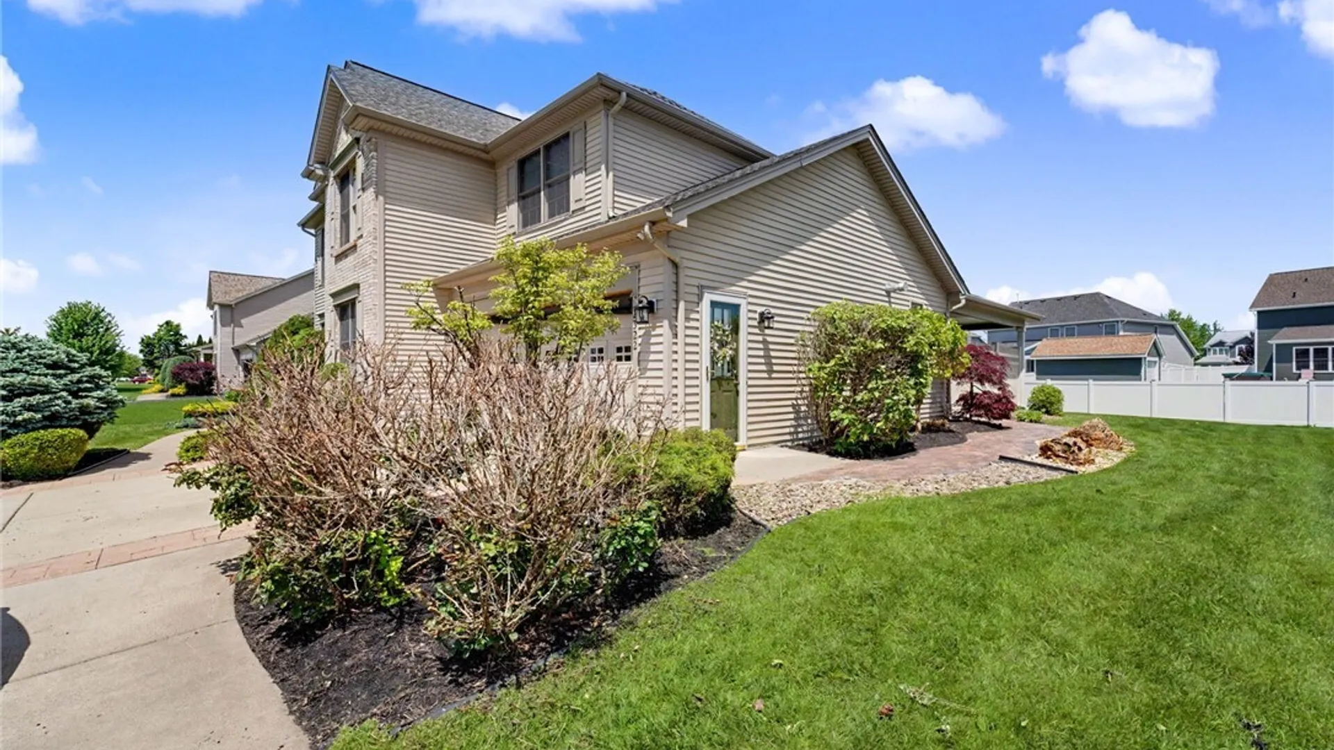 Property at 2322 Hobblebush Lane, Hamburg, NY 14085 5