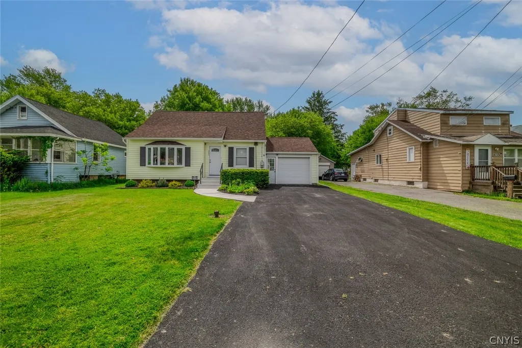 Property at 321 Brookfield Road, Salina, NY 13211