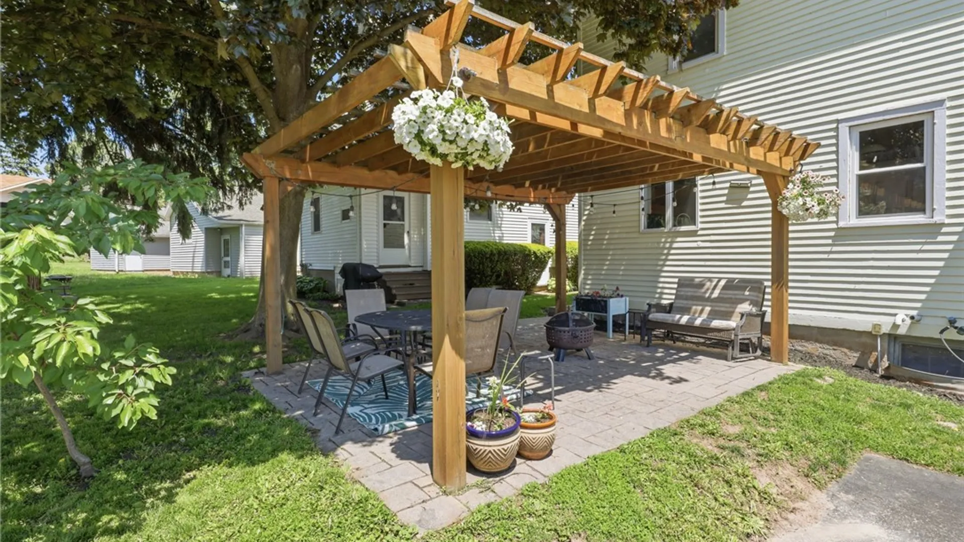 Property at 39 Smith Street, Parma, NY 14468 40