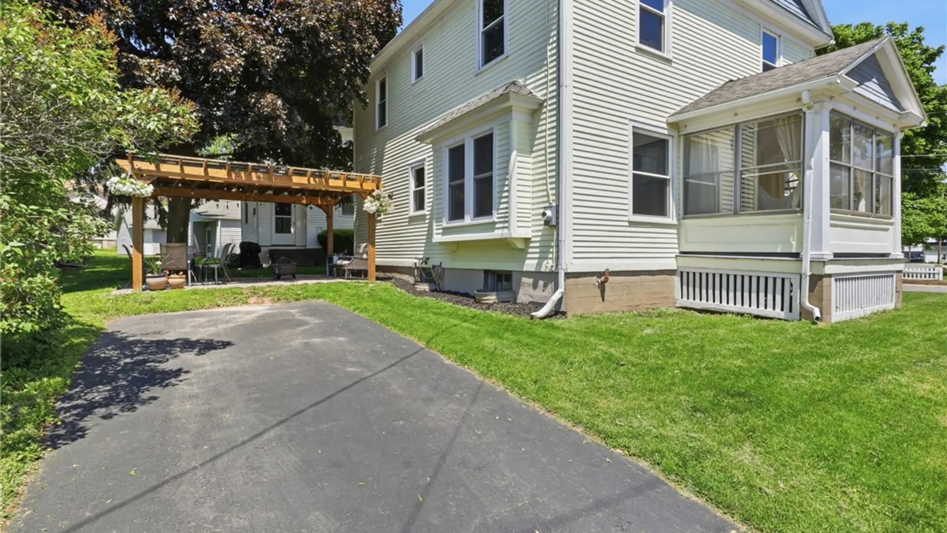 Property at 39 Smith Street, Parma, NY 14468 42