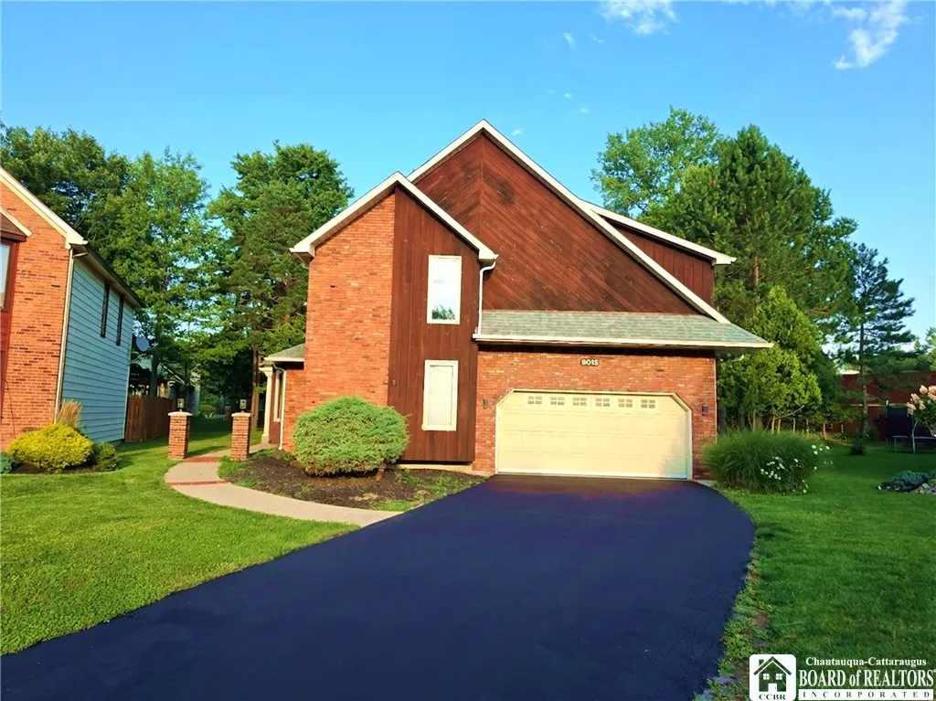 Property at 6015 Whitegate Crossing, Clarence, NY 14051