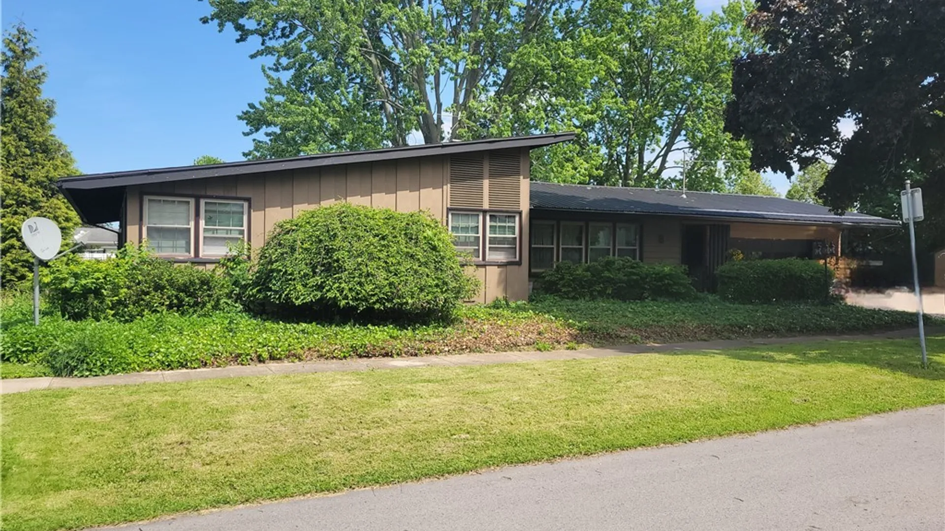 Property at 8 Butler Parkway, Royalton, NY 14105 3