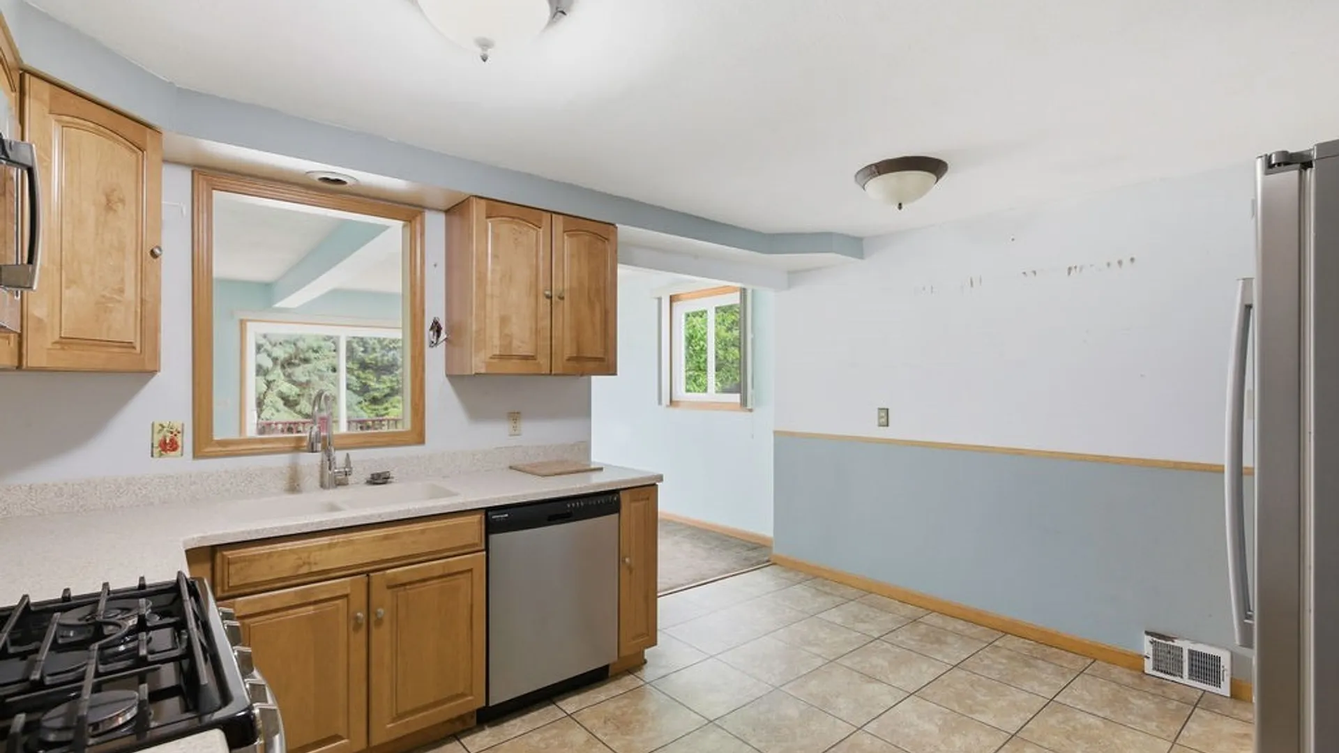 Property at 317 Vanida Drive, Camillus, NY 13031 11