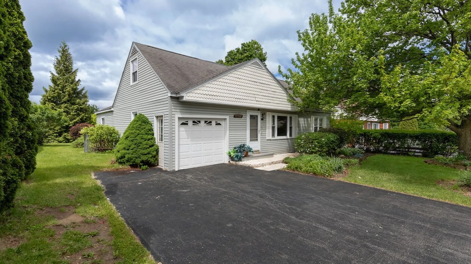 Property at 317 Vanida Drive, Camillus, NY 13031 2