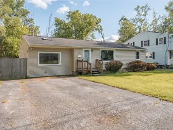 Property at 105 Ashford Court, Salina, NY 13211