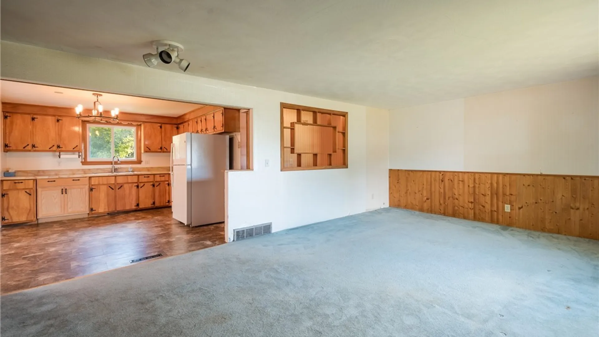 Property at 105 Ashford Court, Salina, NY 13211 11