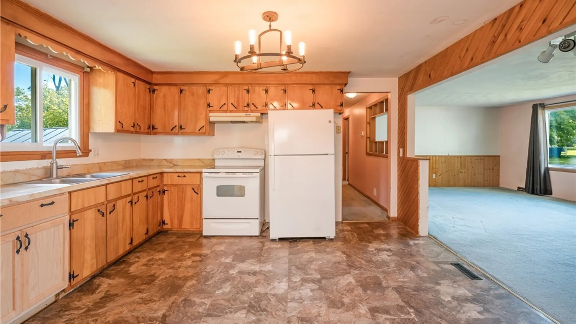 Property at 105 Ashford Court, Salina, NY 13211 12