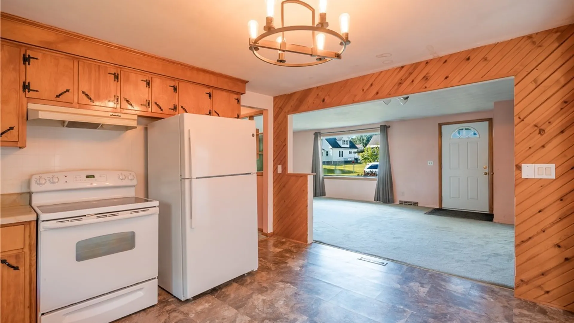 Property at 105 Ashford Court, Salina, NY 13211 13