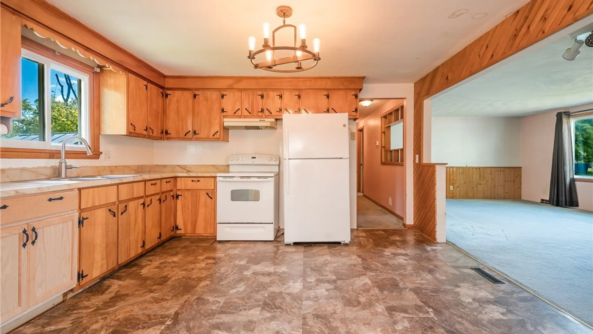Property at 105 Ashford Court, Salina, NY 13211 15