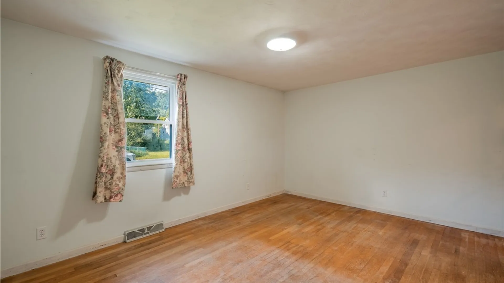 Property at 105 Ashford Court, Salina, NY 13211 25
