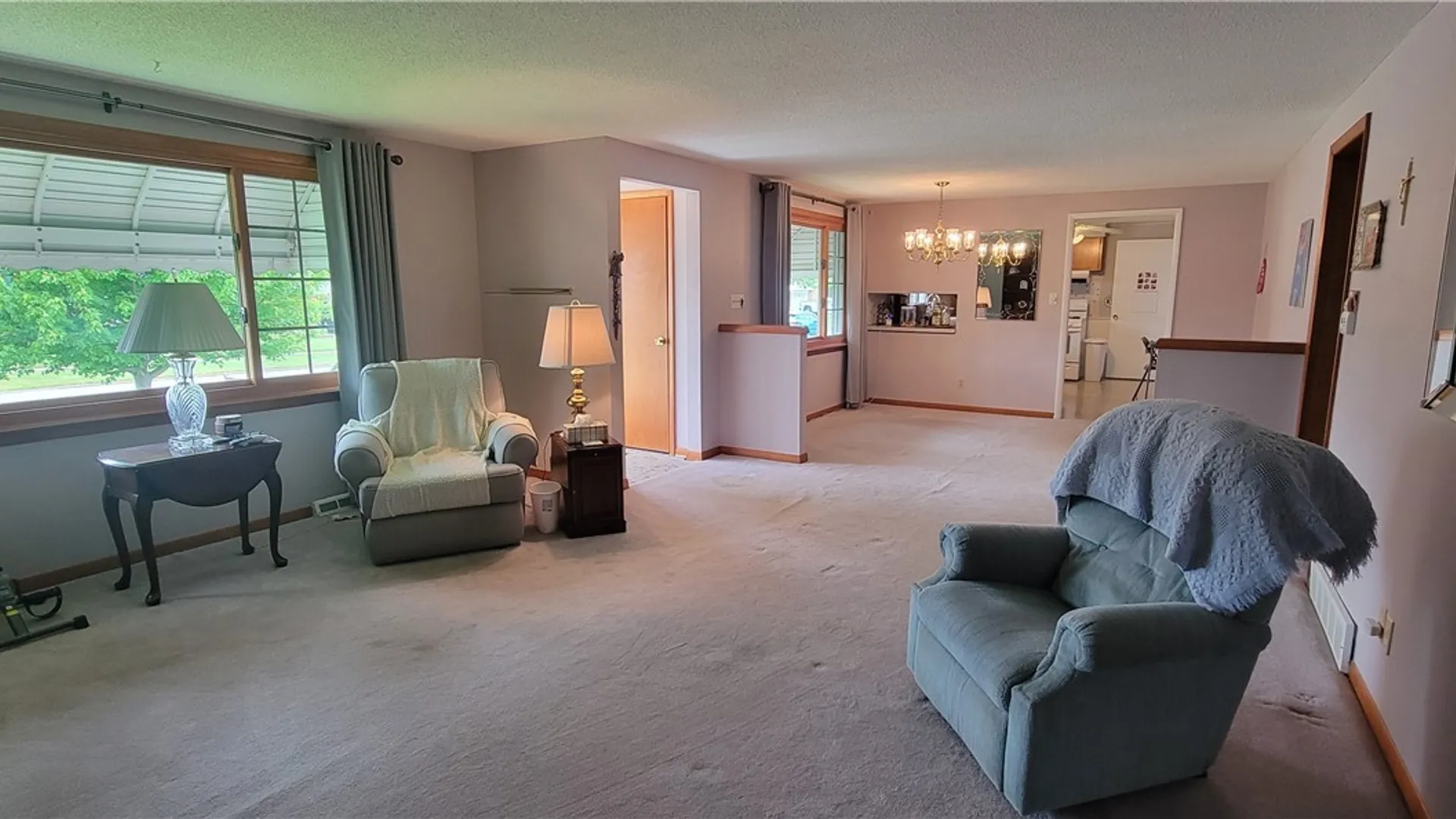 Property at 39 Angela Lane, Cheektowaga, NY 14225 10
