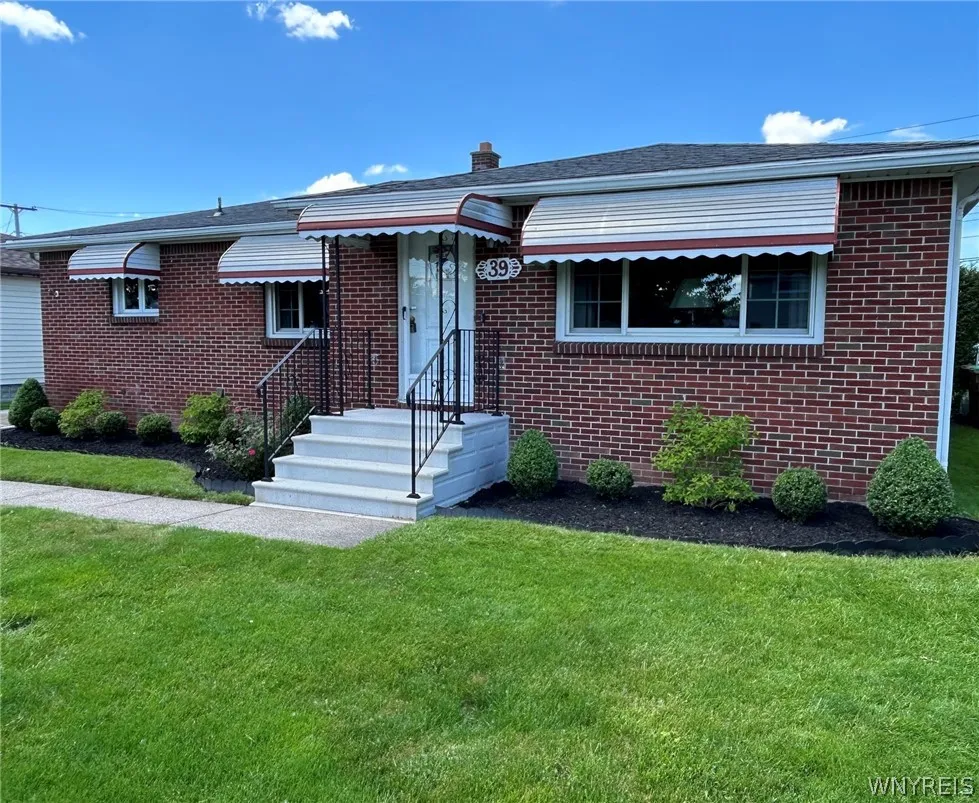 Property at 39 Angela Lane, Cheektowaga, NY 14225