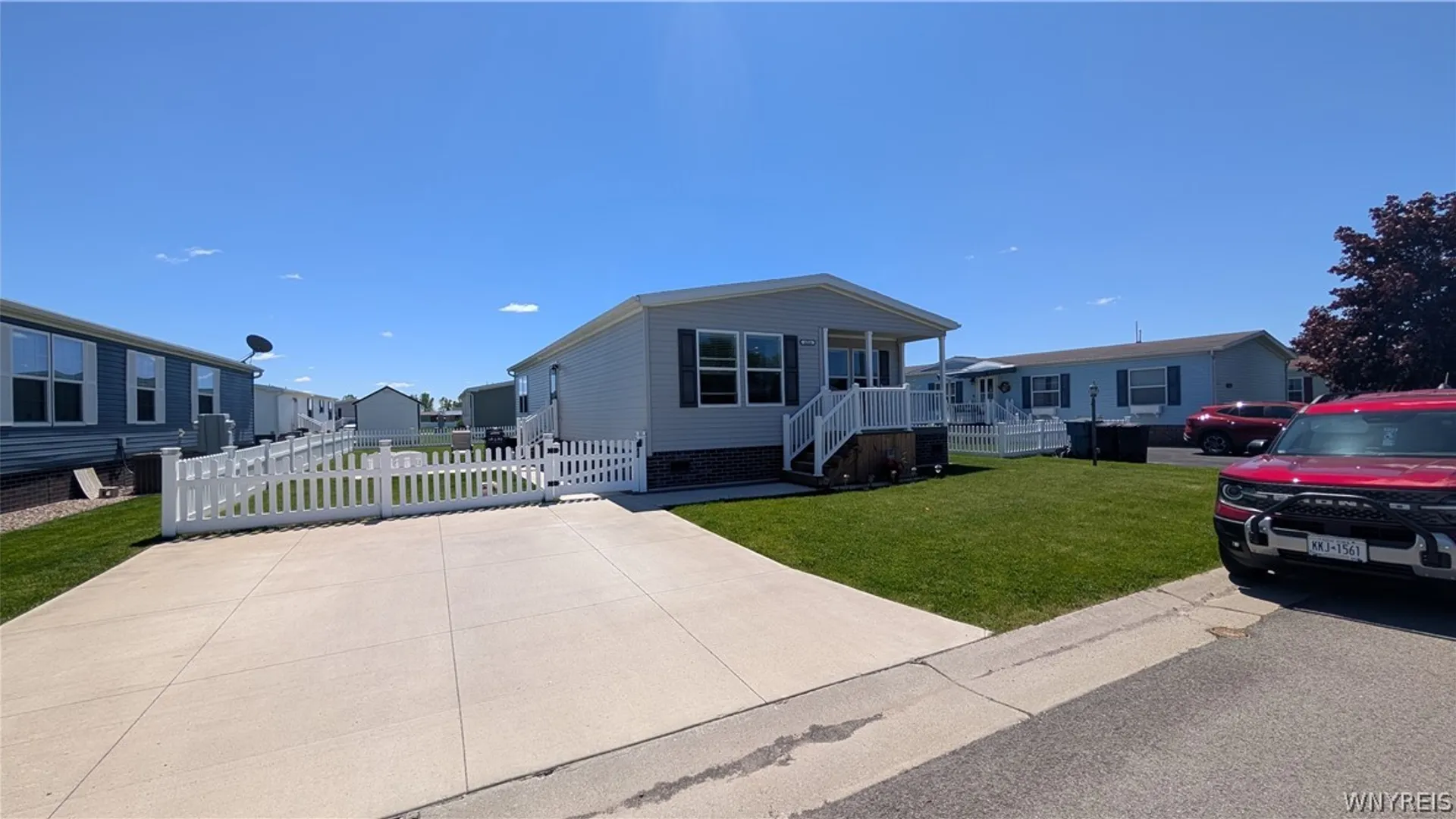 Property at 4216 Mohawk Pkwy, Niagara, NY 14304 3