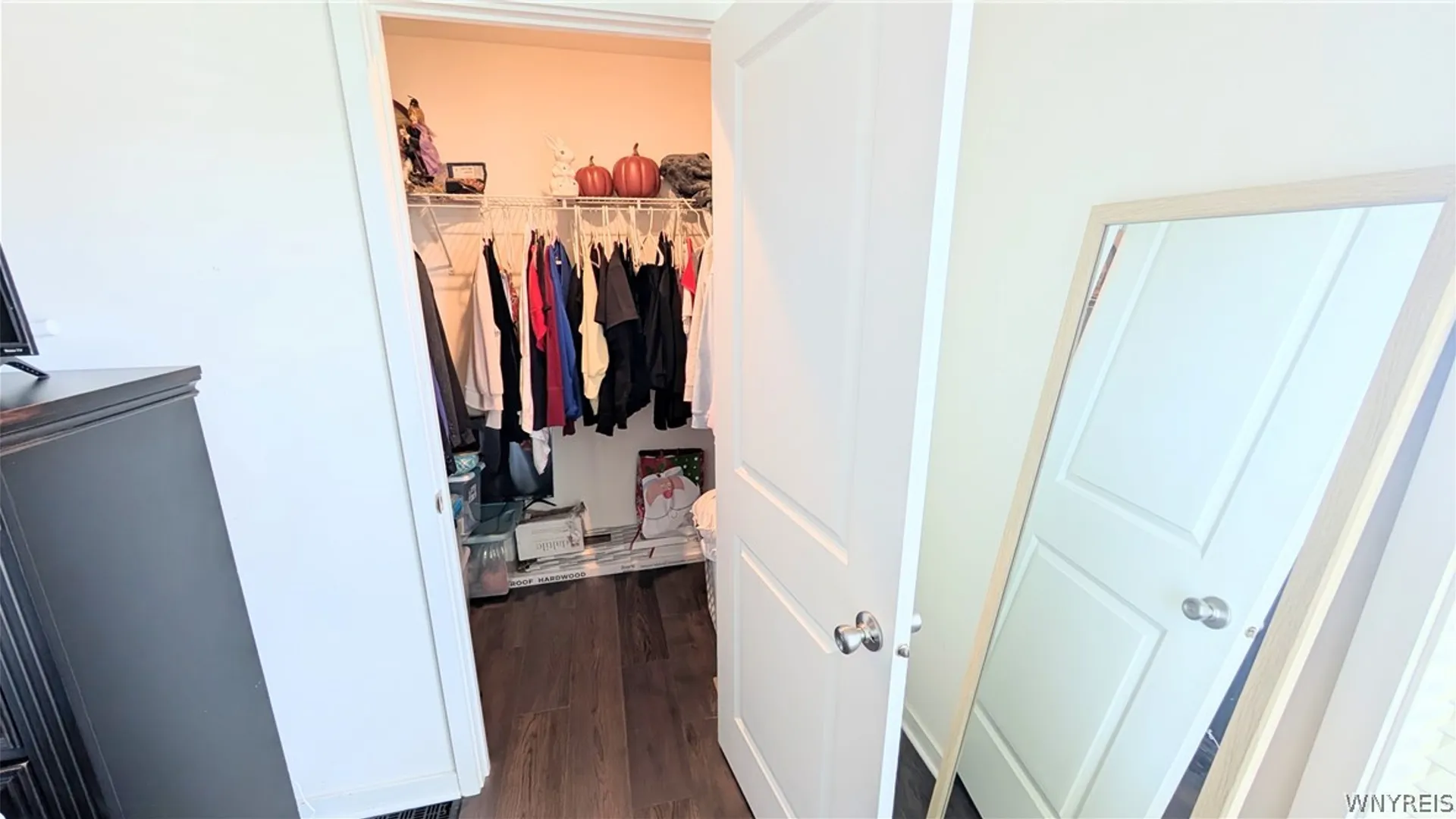 Property at 4216 Mohawk Pkwy, Niagara, NY 14304 37