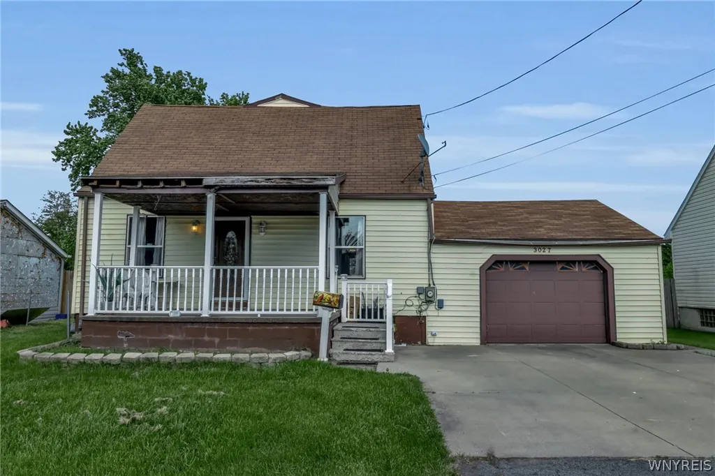 Property at 3027 Petroleum Street, Niagara, NY 14305
